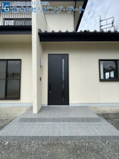 【外観】 | 南アルプス市小笠原 中古戸建 南東角地 6LDK 敷地71坪　内外装リフォーム済でとても綺麗なご住宅です。