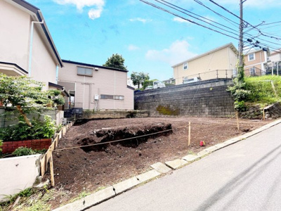 【前面道路含む現地写真】 | ◆藤沢市立石1丁目新築住宅◆ | ◆開放感や明るい雰囲気は他にはない条件です。閑静な住宅地に佇む解放感のあるお住まいです。