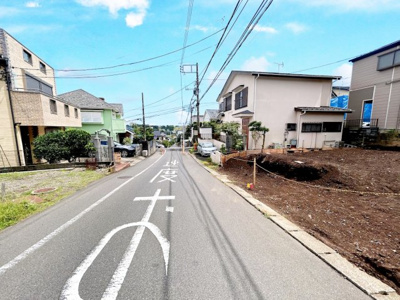 【前面道路含む現地写真】 | ◆藤沢市立石1丁目新築住宅◆ | ◆前面道路も幅員があり車の運転も安心！前面道路は閑静な住宅地。車通りの少ない道路です。お子様にも安心です。
