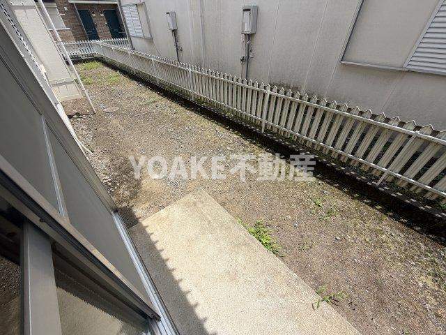 海老名市東柏ケ谷２丁目のアパートのバルコニー