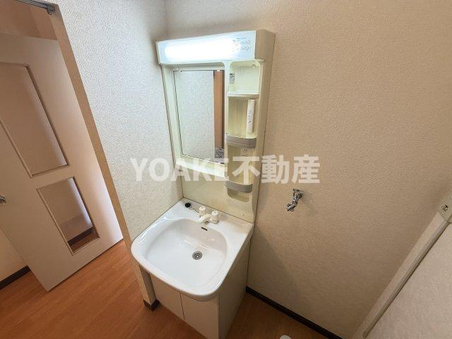 海老名市東柏ケ谷２丁目のアパートの洗面所