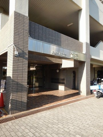 サンタウン立花2号棟のエントランス