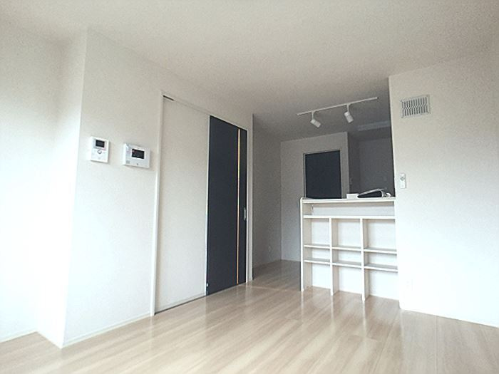 ストラール Ｃの居間・リビング|ＬＤＫ