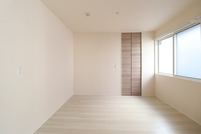 レジデンスおおたかの森の寝室|洋室５．３帖