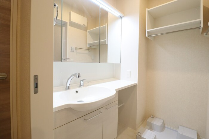 レジデンスおおたかの森の独立洗面台|洗髪洗面化粧台