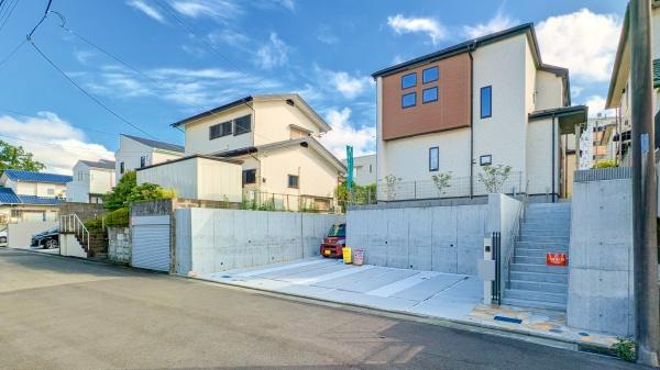 横浜市磯子区洋光台１丁目の新築一戸建の前面道路含む現地写真|落ち着いた街並みになります。
是非一度、現地へお越しください。 
ご自宅までの送迎もいたします