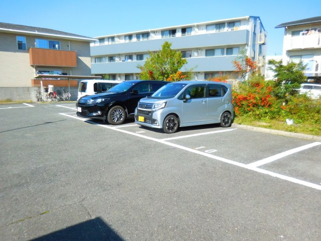 アーバンライフフミの駐車場