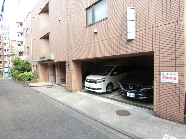 シャンブレ元住吉Ⅲの駐車場