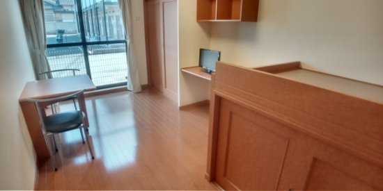 レオパレスＢｕｏｎｏの居間・リビング|テーブル付き（折りたたみ式）