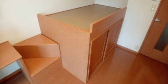 レオパレスＢｕｏｎｏの寝室|収納つきベット