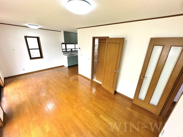 南島町貸家の居間・リビング