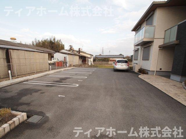 リヴェルの駐車場