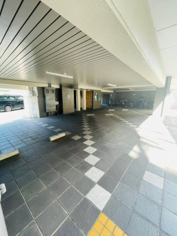 仲介手数料0！！リバーサイド京命の駐車場