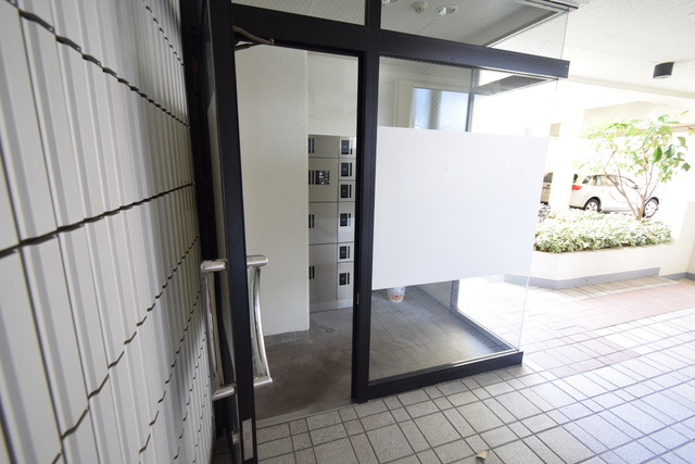 ホワイトシャトー小林のエントランス