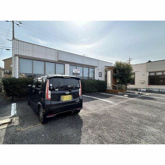 西岡町保ケ山貸店舗の外観
