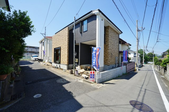 【横浜市瀬谷区三ツ境70-14新築戸建て】★仲介手数料無料★（三ツ境小学校・原中学校）の前面道路含む現地写真