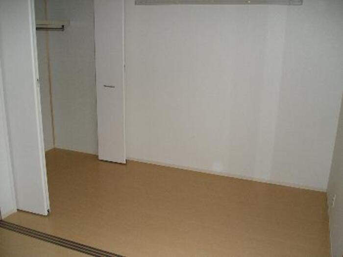 ミウ・ヴィエントの寝室|サービスルーム（3帖）、クローゼット付きです。