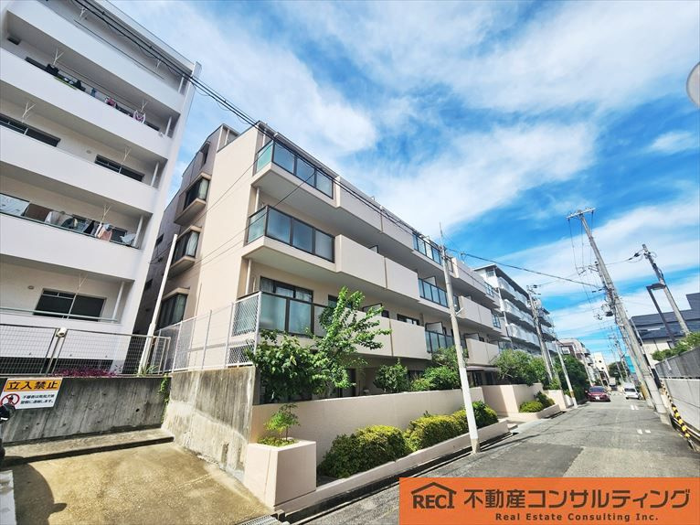 西岡本ハウスの外観