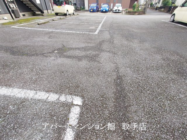 サンライフA棟の駐車場