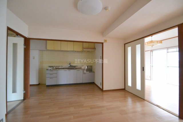 広島市西区草津東１丁目の賃貸マンションの居間・リビング