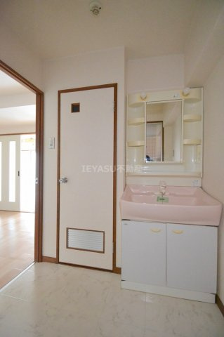 広島市西区草津東１丁目の賃貸マンションの洗面所