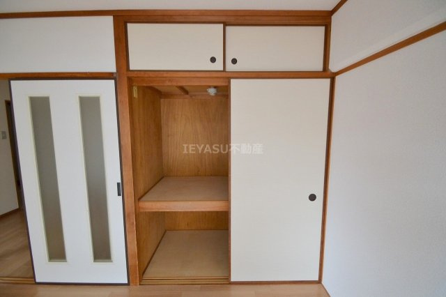 広島市西区草津東１丁目の賃貸マンションの収納