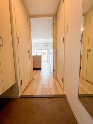 セレニテ阿波座ミラクの玄関