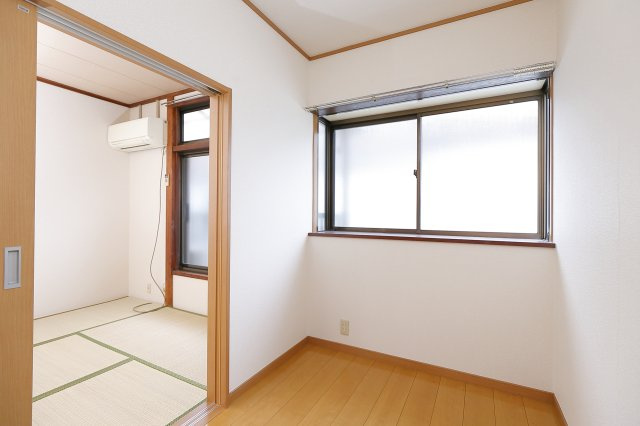 ハイツマコトAの洋室