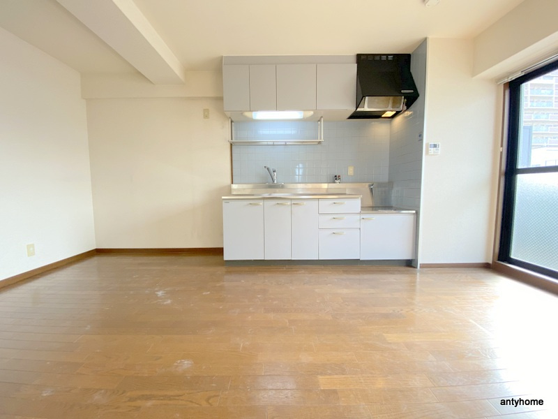 インディペンデンスハイツ　仲介手数料無料の居間・リビング