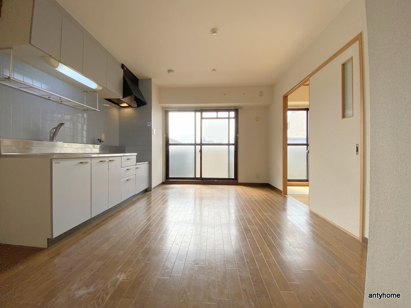 インディペンデンスハイツ　仲介手数料無料の居間・リビング