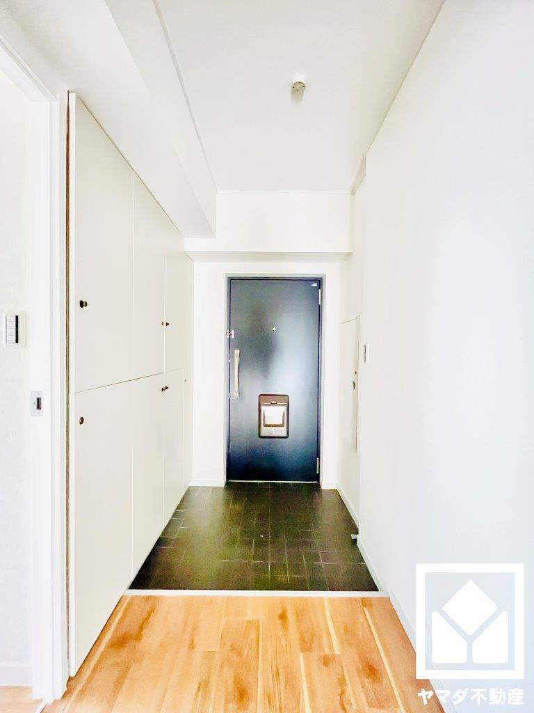 桂川ハイツ4号館の玄関