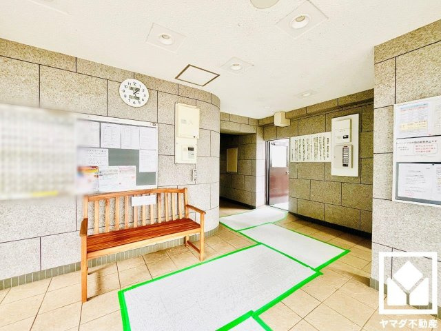 桂川ハイツ4号館のロビー