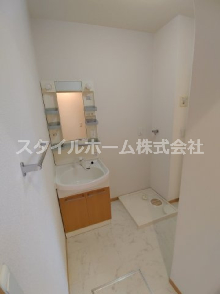 ウィルモア宮下の洗面所|明るい洗面所です