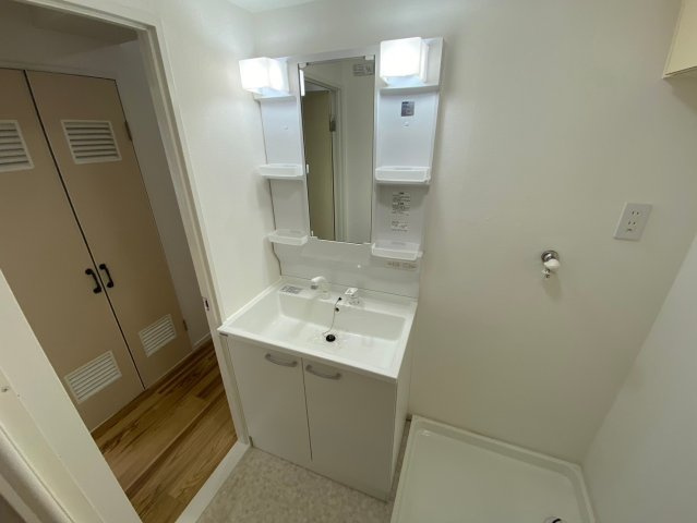 豊栄ハイツの独立洗面台|シャンプードレッサー洗面台で朝の忙しい準備も楽々♪