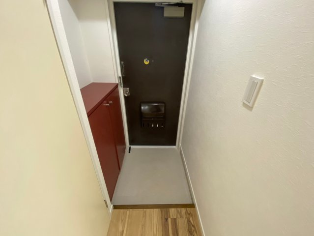 豊栄ハイツの玄関|シューズボックスのある、すっきりとした玄関。