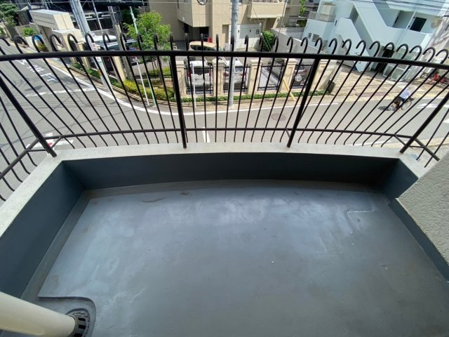 豊栄ハイツのバルコニー|陽当たりの良いバルコニーでお洗濯ものもよく乾きます♪