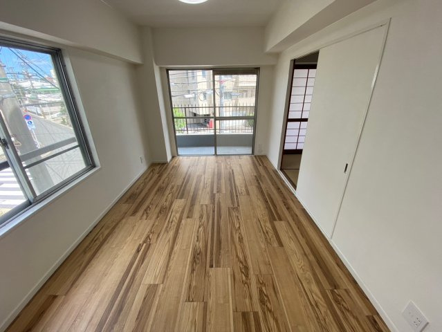 豊栄ハイツの居間・リビング|陽射しがたっぷりと注ぐリビング♪ぽかぽかして気持ちのいい空間です！