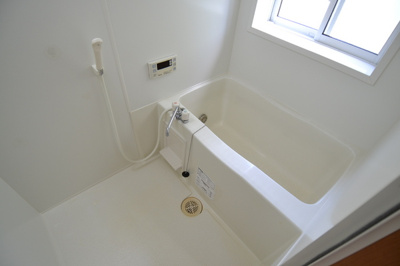 【浴室】 | フレンズハウス東大沼ⅡＥ | 追い焚き機能付き・窓有り