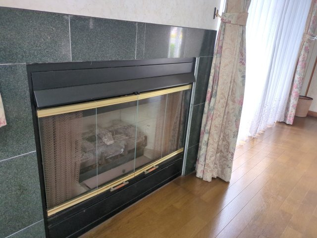 【設備】 | 東金市田間2丁目　中古戸建 | 暖炉