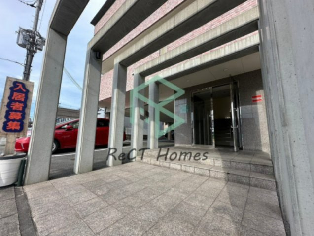 姫路市飯田２丁目の賃貸マンションのエントランス