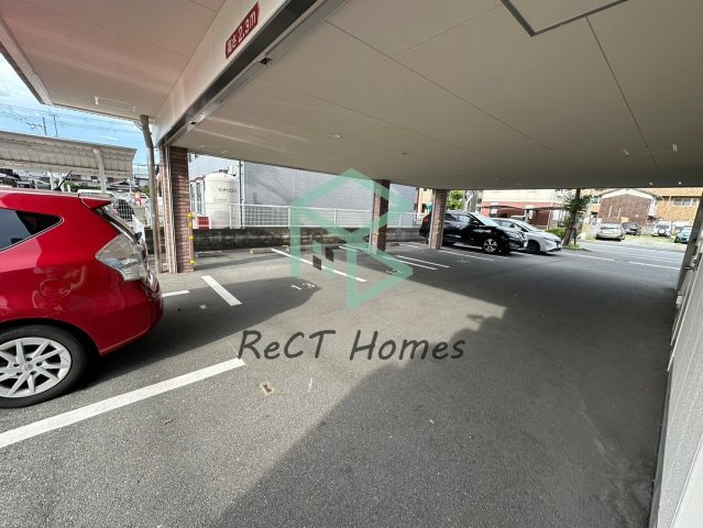 姫路市飯田２丁目の賃貸マンションの駐車場