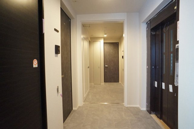 【その他共用部分】 | Villa　桜樹　West | 1階建物共用廊下です（施工中です）