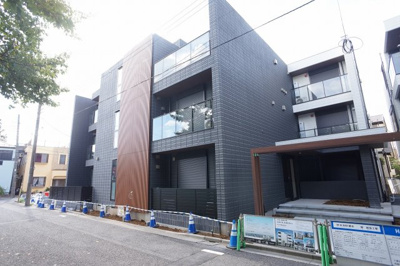 【外観】 | Villa　桜樹　West | 桜咲く公園目の前の格調高い建物です（施工中です）