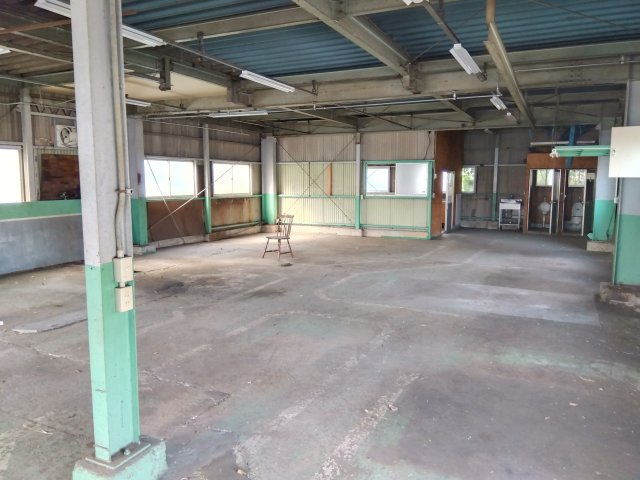 売土地　三島市松本のその他|現在倉庫が建っています。そのままお使いいただく事も可能です。室内の様子になります。
