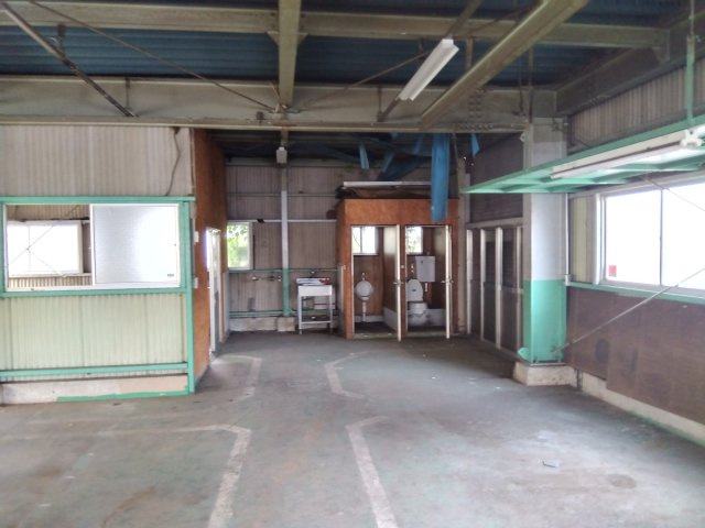売土地　三島市松本のその他|現在倉庫が建っています。そのままお使いいただく事も可能です。室内の様子になります。