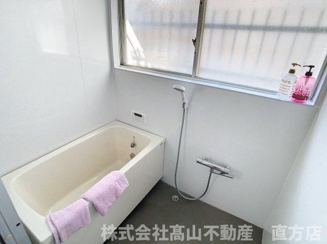直方市大字中泉の一戸建ての浴室