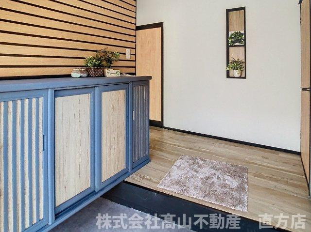 直方市大字中泉の一戸建ての玄関