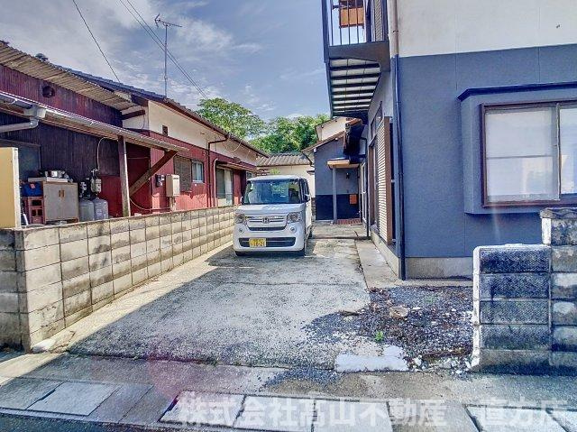 直方市大字中泉の一戸建ての駐車場