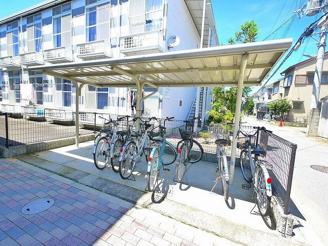 レオパレス千原Ⅱのその他共用部分|ゆったりとした駐輪スペース