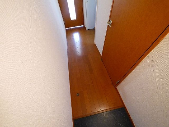 レオパレス千原Ⅱの玄関|落ち着いた玄関です